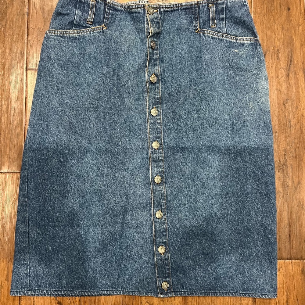 Bill Blass Jean skirt. Size 14.